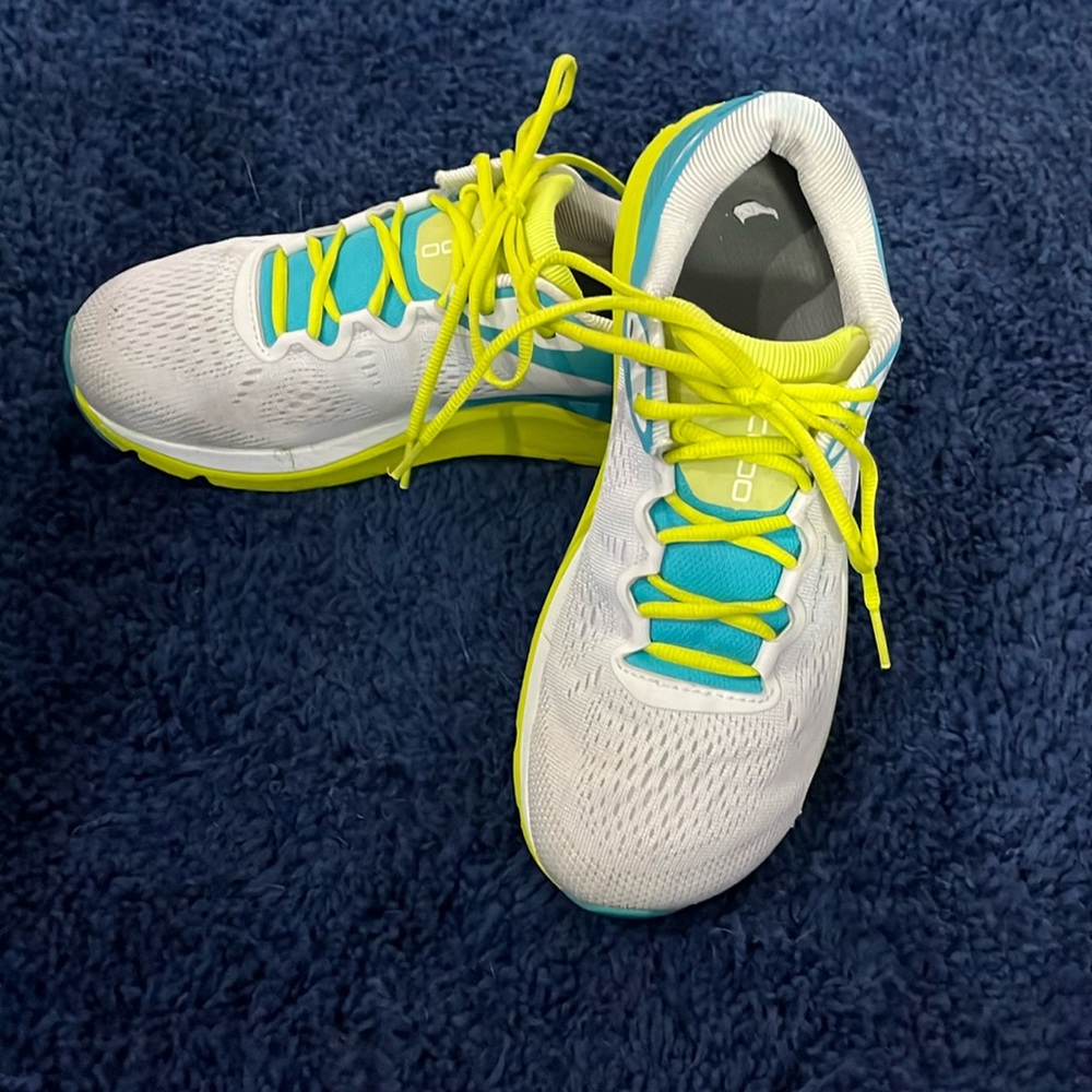 Women's Topo Athletic Fli-Lyte 4 - size 8 - white/lime